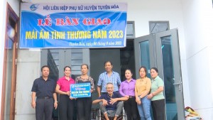 Khánh thành và bàn giao nhà “Mái ấm tình thương” cho phụ nữ nghèo