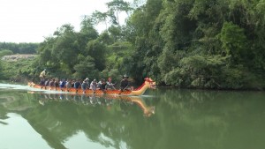 Tuyên Hoá: Háo hức giải đua thuyền truyền thống trên sông Gianh