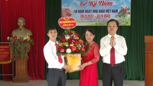 Đồng chí Phó chủ tịch HĐND huyện dự Lễ kỷ niệm 40 năm Ngày Nhà giáo Việt Nam tại xã Ngư Hoá