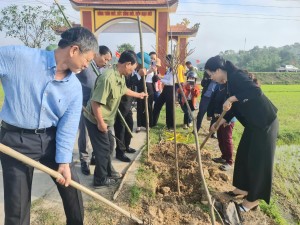 Tổ chức “Tết trồng cây đời đời nhớ ơn Bác Hồ” tại xã Mai Hóa