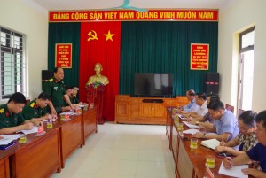 Binh chủng Thông tin liên lạc làm việc tại huyện Tuyên Hóa