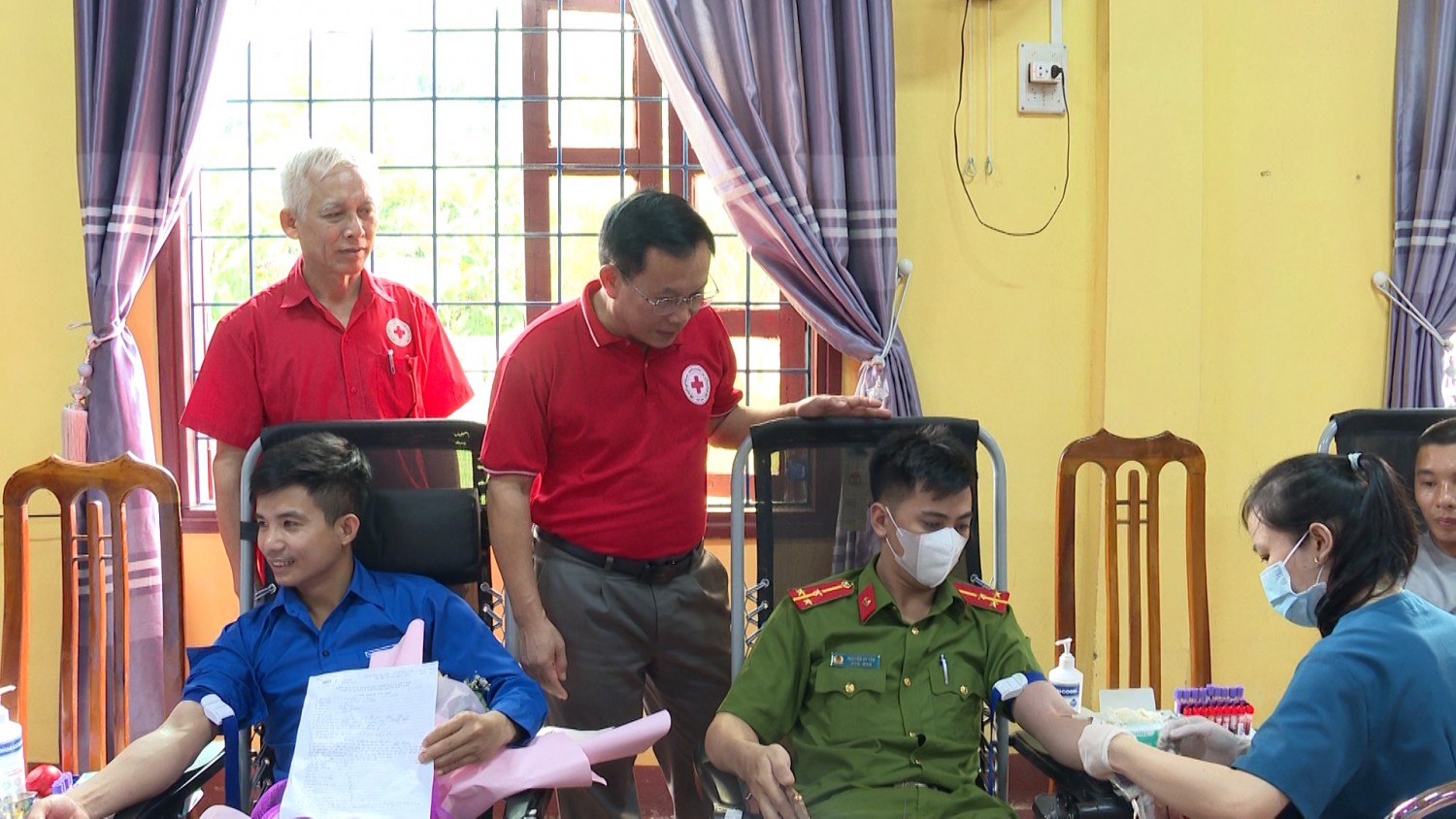 Tuyên Hóa thu trên 400 đơn vị máu trong lần hiến máu tình nguyện đợt 2