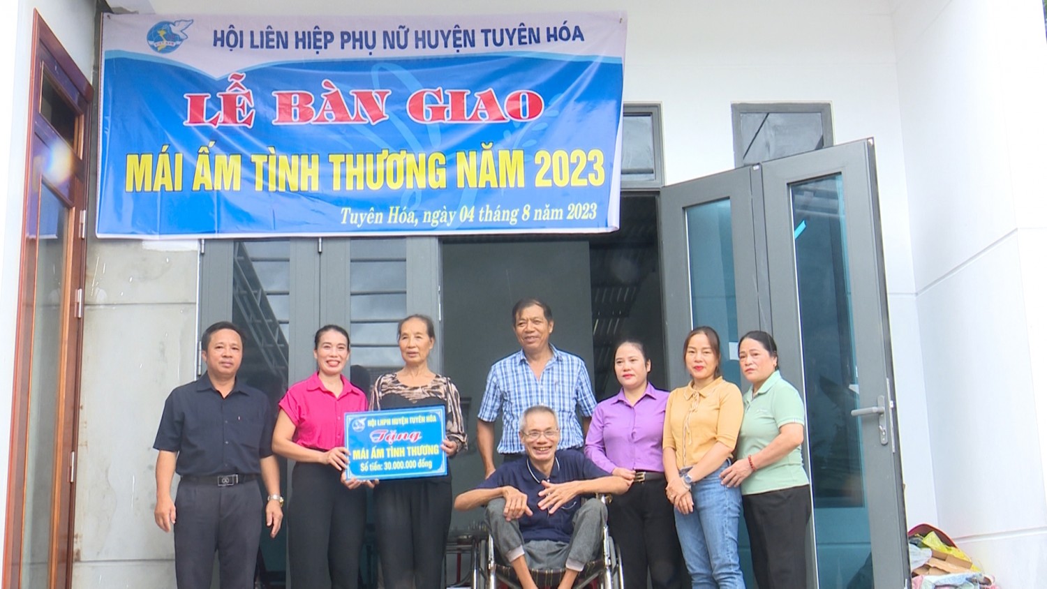 Khánh thành và bàn giao nhà “Mái ấm tình thương” cho phụ nữ nghèo