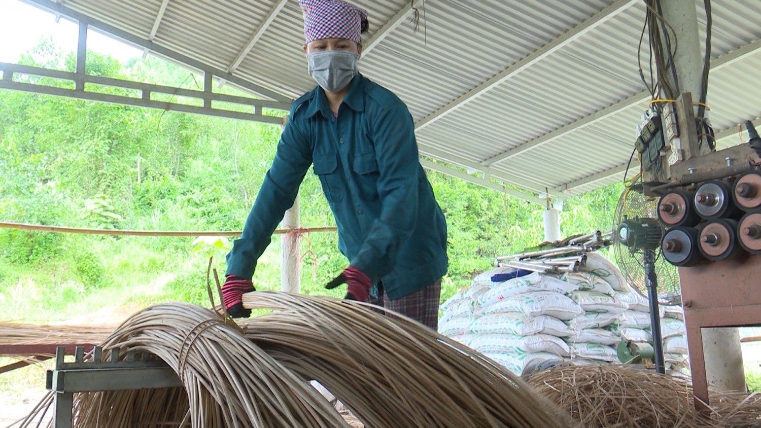 Hợp tác xã Mây tre đan Vân Sơn nỗ lực vượt khó giữa đại dịch Covid-19