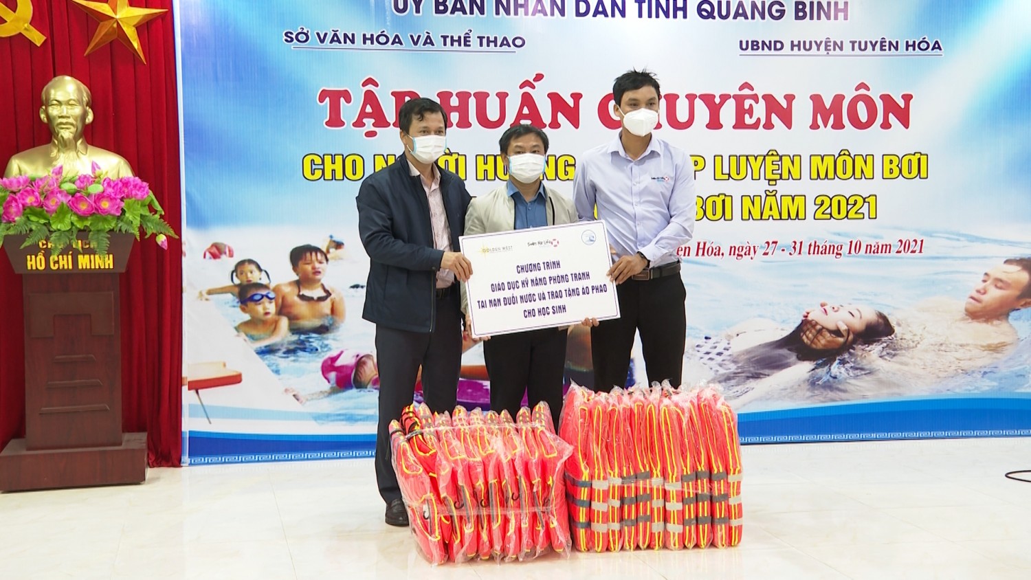 Tập huấn chuyên môn cho người hướng dẫn tập luyện môn bơi và nhân viên cứu hộ bơi năm 2021