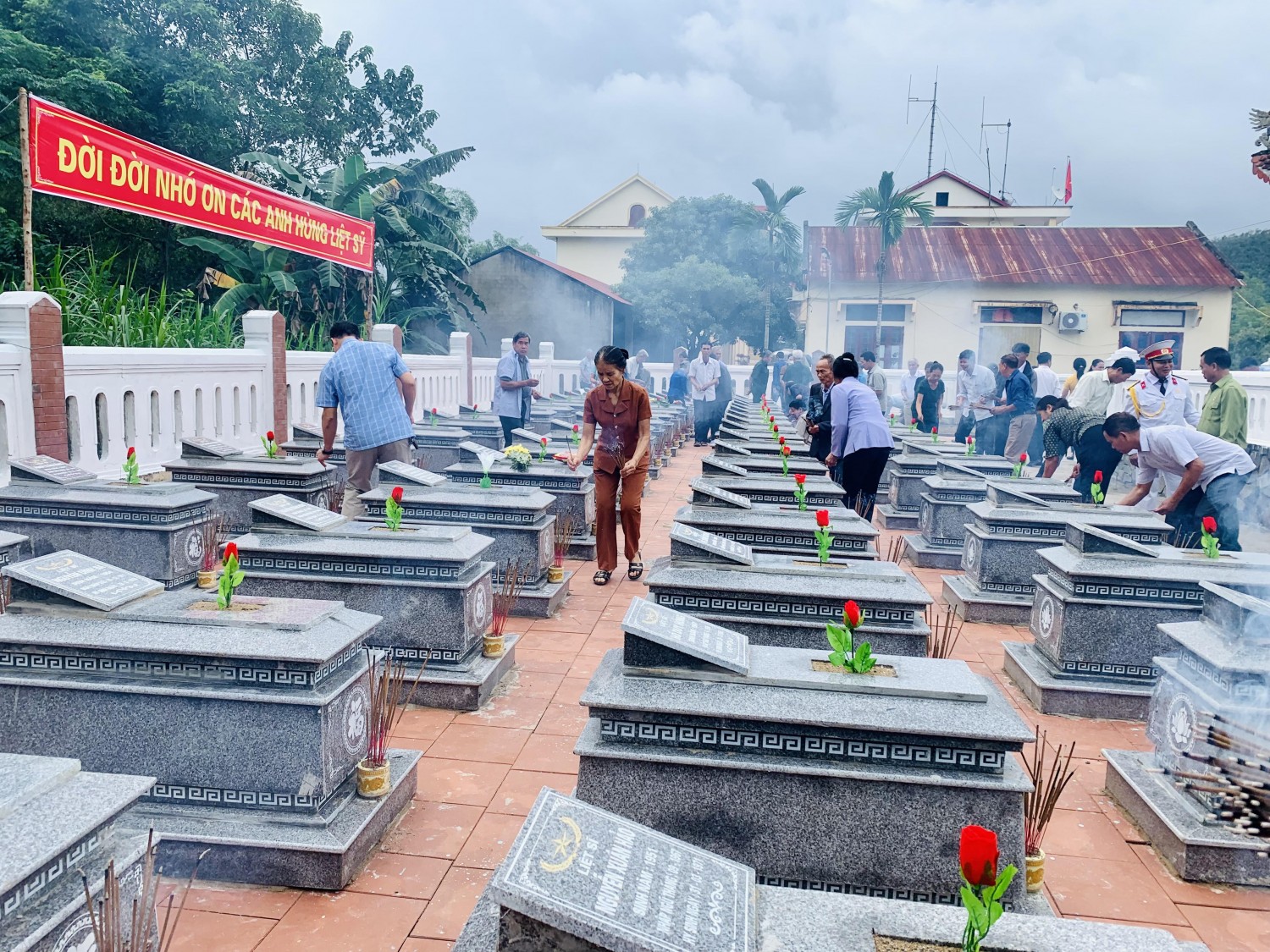 Khánh thành công trình sửa chữa, tôn tạo Nghĩa trang liệt sỹ xã Phong Hóa