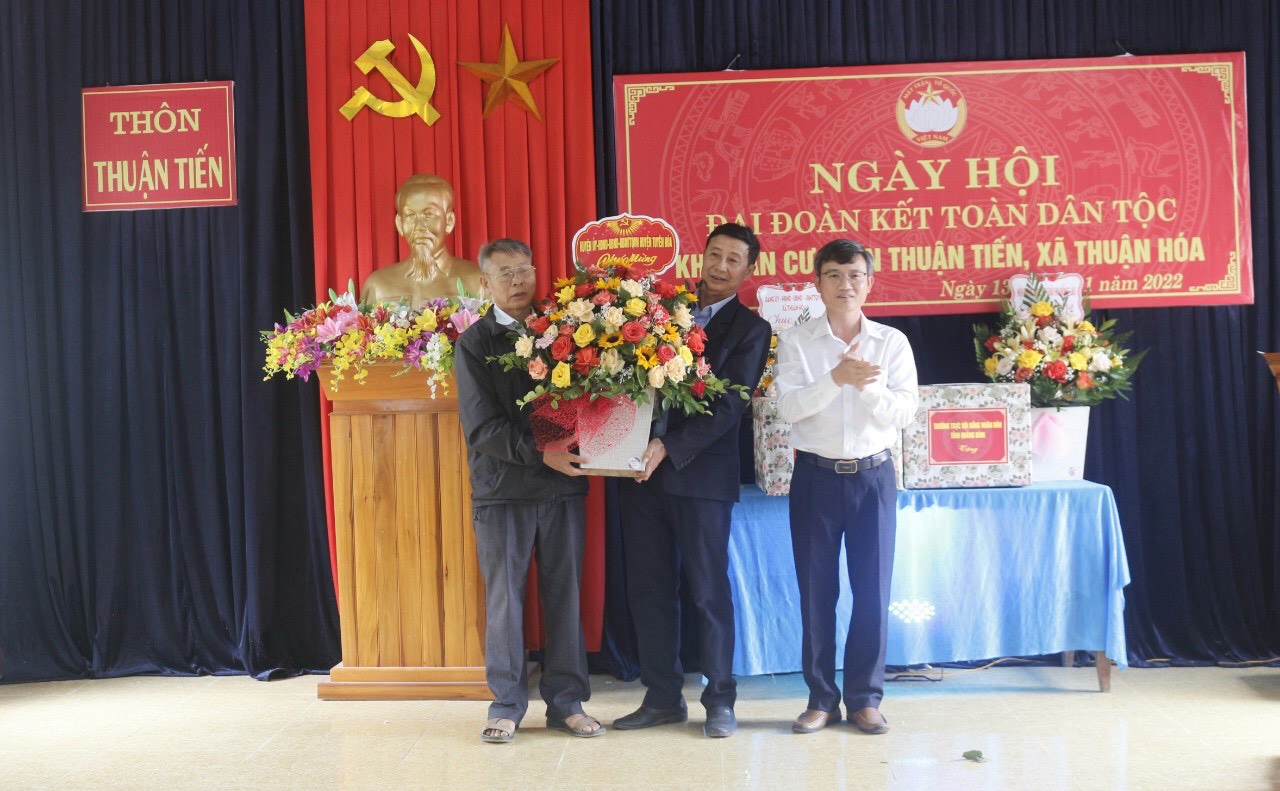 Lãnh đạo tỉnh, huyện dự "Ngày hội Đại đoàn kết toàn dân tộc" tại thôn Thuận Tiến, xã Thuận Hóa