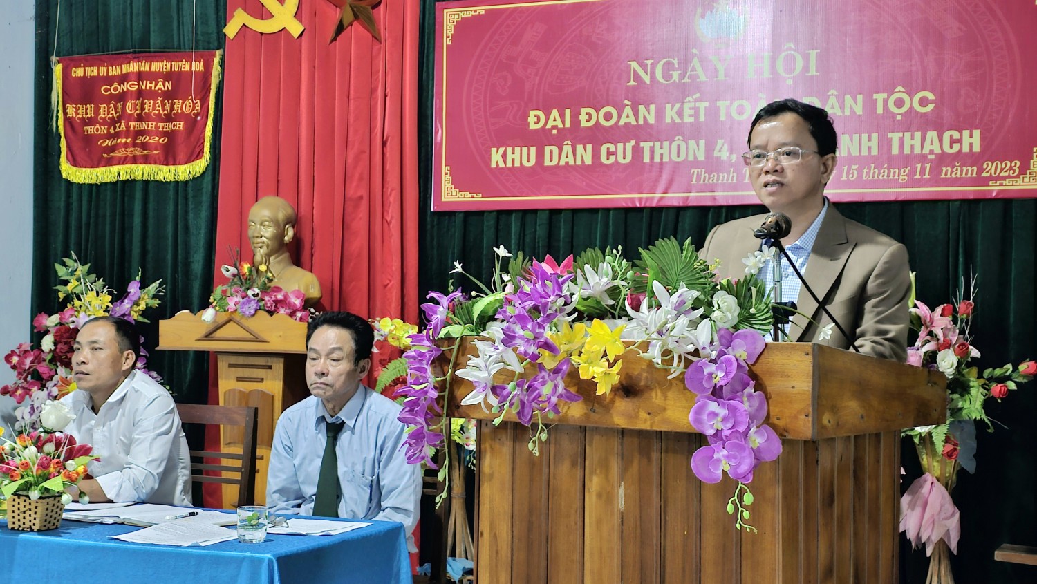 Đồng chí Phó Bí thư Thường trực Huyện ủy dự Ngày hội Đại đoàn kết toàn dân tộc thôn 4, xã Thanh Thạch