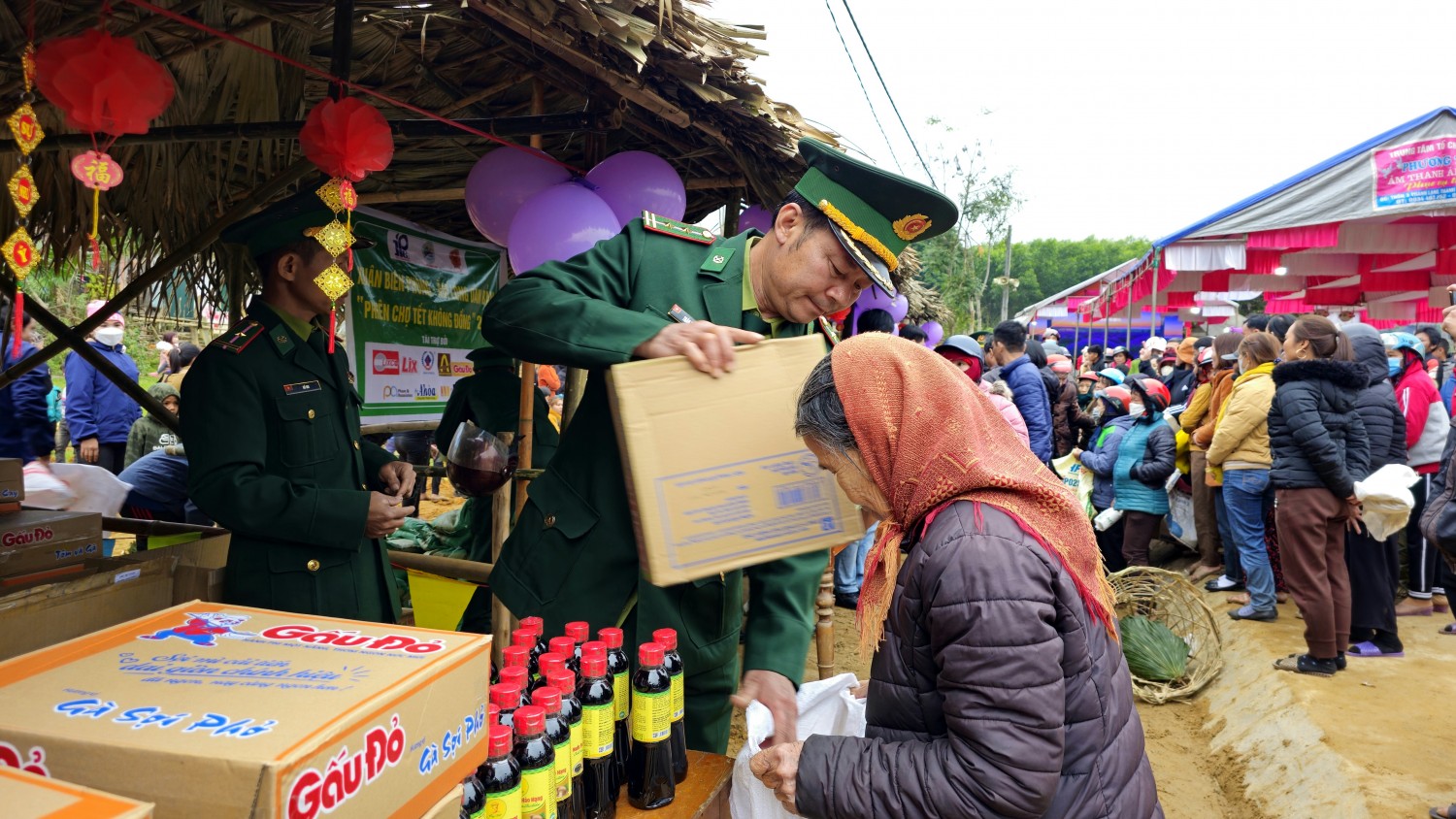 Ấm áp chương trình “Xuân Biên phòng, ấm lòng dân bản” tại xã Thanh Hóa