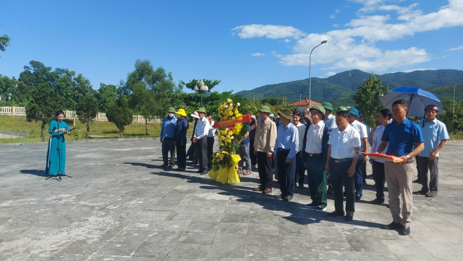 Hội Nông dân huyện tổ chức viếng nghĩa trang liệt sỹ