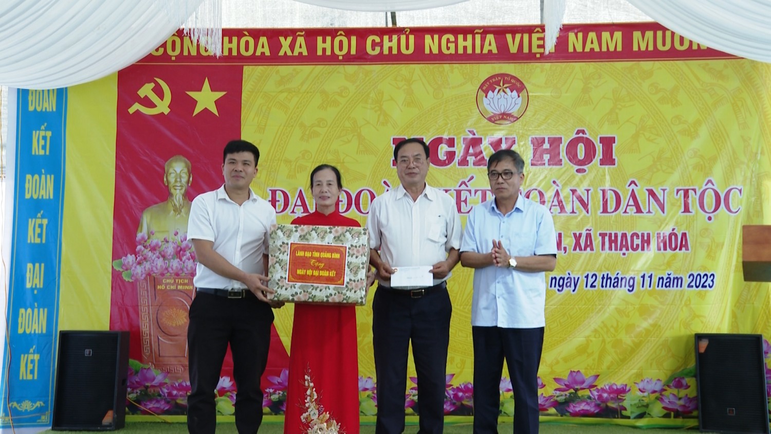 Đồng chí Phó Chủ tịch Thường trực UBND tỉnh dự Ngày hội đại đoàn kết toàn dân tộc tại huyện Tuyên Hóa