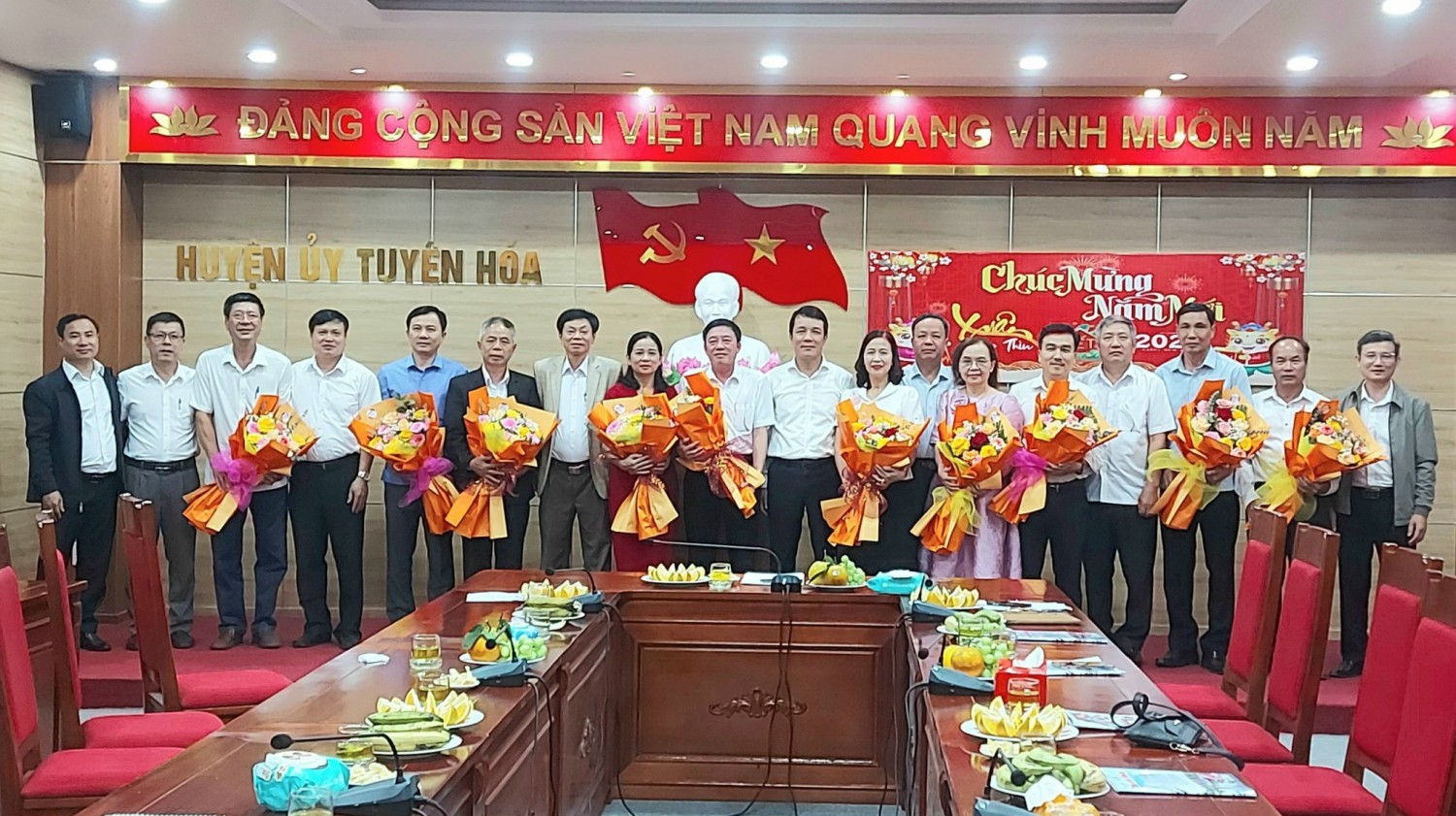 Gặp mặt cán bộ nghỉ hưu, chuyển công tác