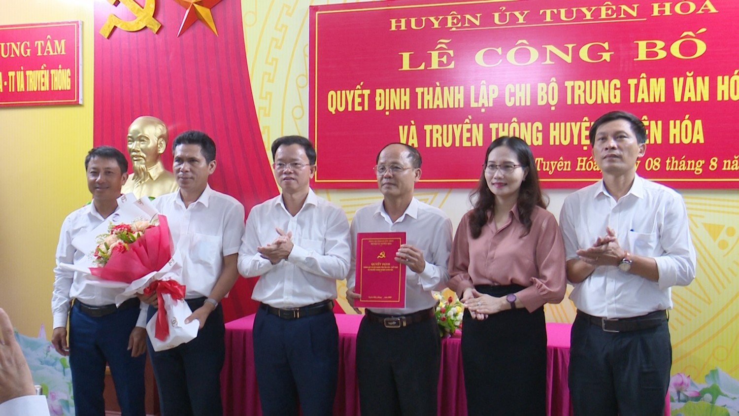 Công bố quyết định thành lập Chi bộ Trung tâm Văn hóa, Thể thao và Truyền thông huyện Tuyên Hóa