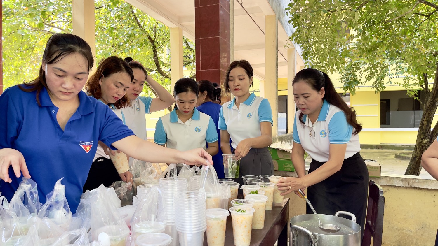 Hội LHPN huyện hỗ trợ chương trình “Nồi cháo tình thương tại Bệnh viện Đa khoa huyện