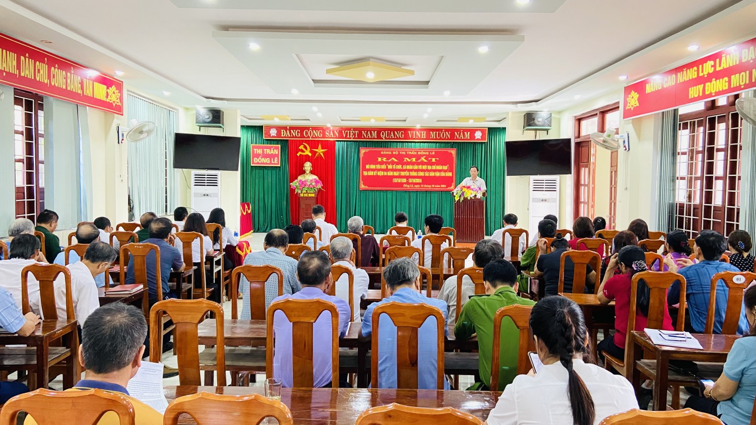 Quang cảnh hội nghị.