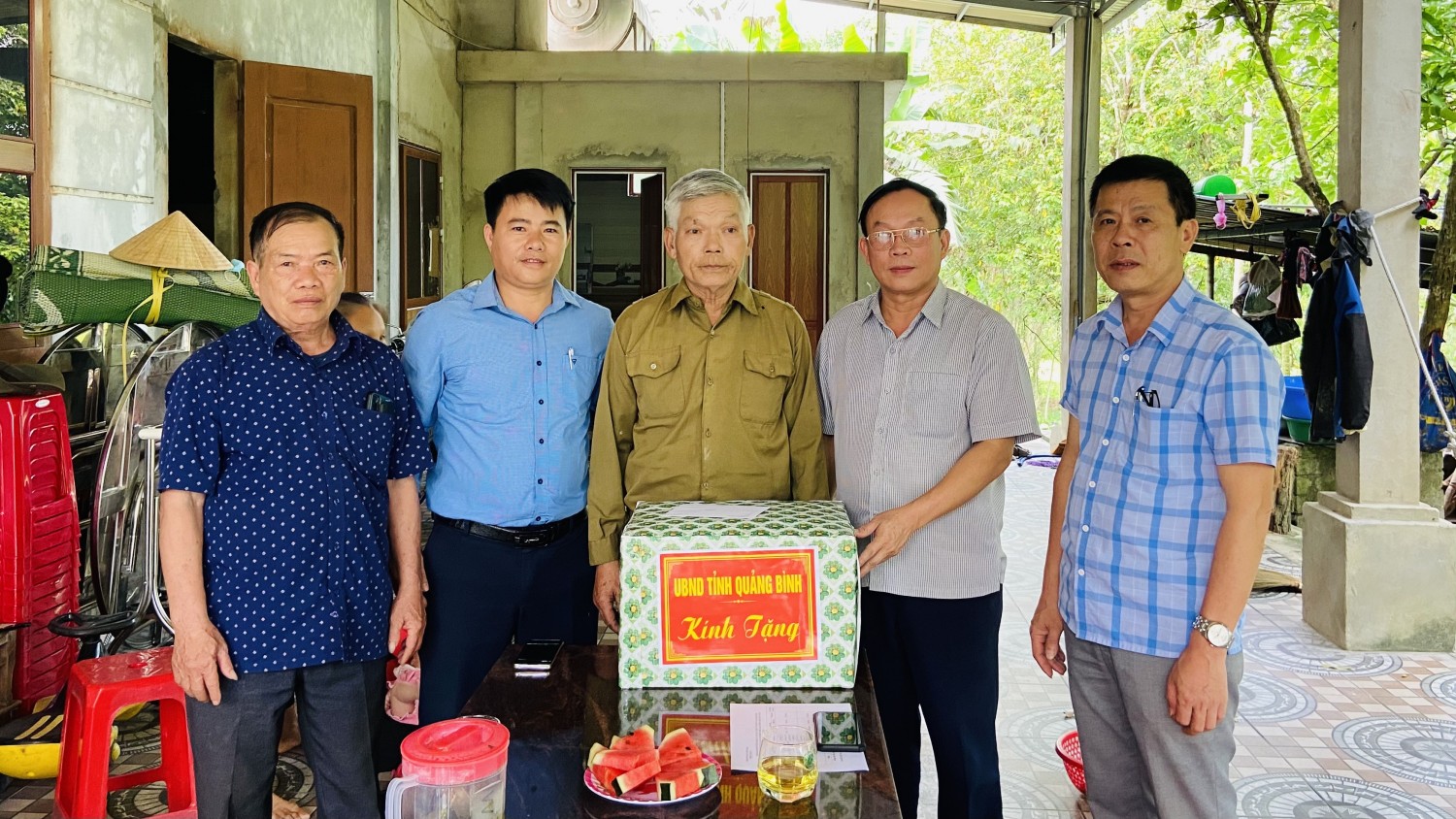 Tuyên Hoá: Thăm, tặng quà người trực tiếp tham gia chiến dịch Hồ Chí Minh 1975