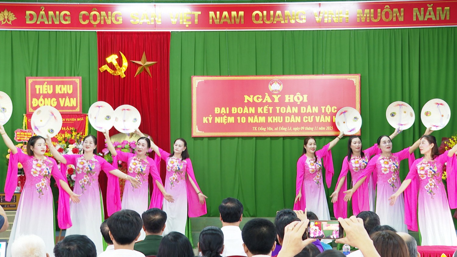 Ngày hội Đại đoàn kết toàn dân tộc ở tiểu khu Đồng Văn