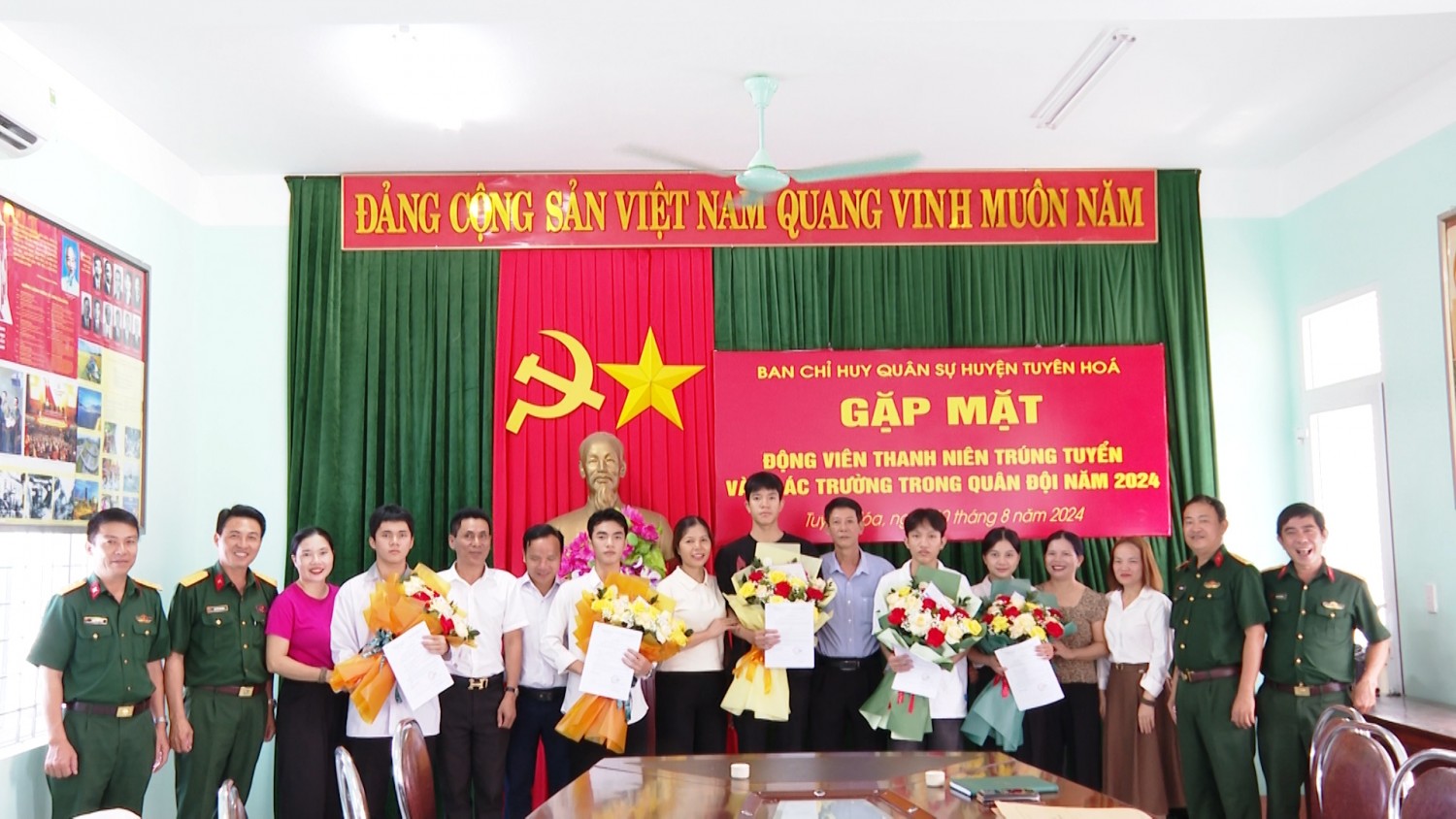 Gặp mặt thanh niên trúng tuyển vào các trường trong Quân đội năm 2024